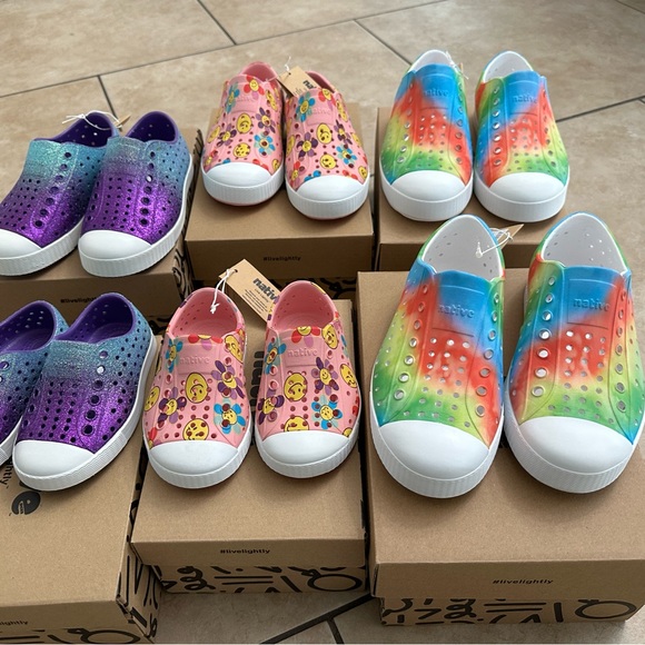 NEW NATIVE SHOES IN BOX!! - Picture 5 of 5